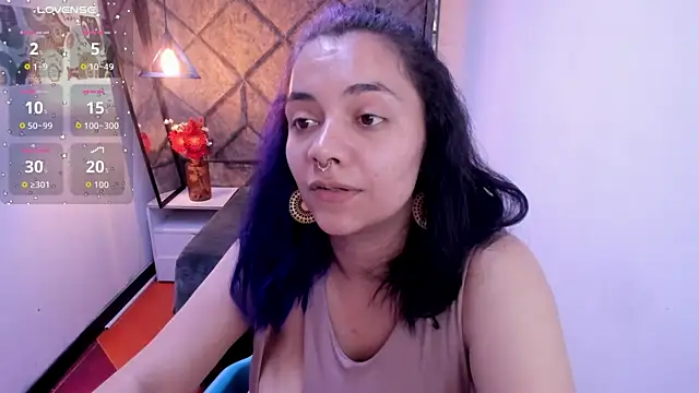 Kiara Cruz   online show from 11/13/25, 08:30