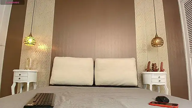 Tiifany Baker online show from 11/18/25, 07:51