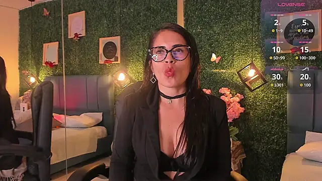 Snapshot of Linagh_ chatting on 09/30/25, 11:48 Linagh online show from 09/30/25, 11:48