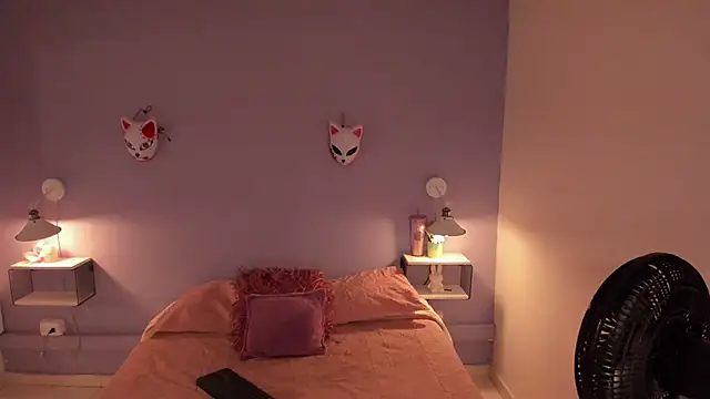 Zoe Lynch  online show from 09/23/25, 11:46