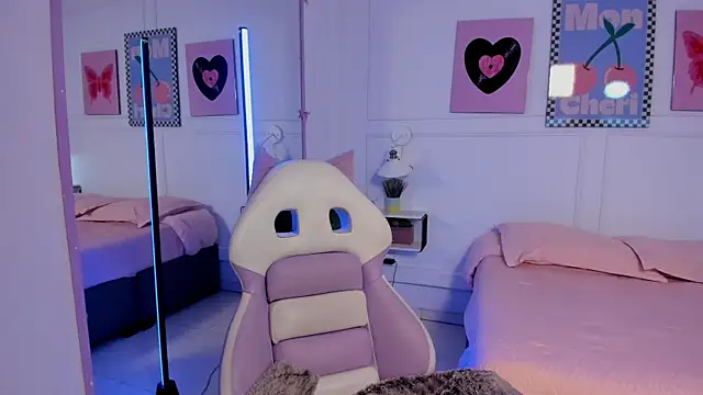 Zoe Lynch  online show from 04/09/26, 11:37