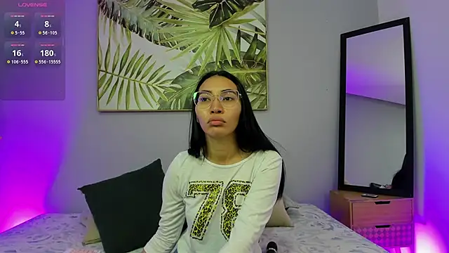 lucyy liiuu online show from 10/23/25, 12:37