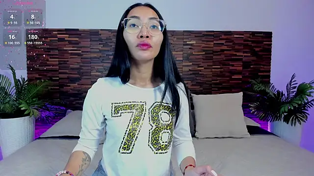 lucyy liiuu online show from 11/17/25, 02:12