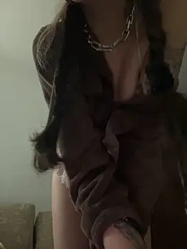 Snapshot of virtualgirlbr chatting on 09/29/25, 04:06 virtualgirlbr online show from 09/29/25, 04:06