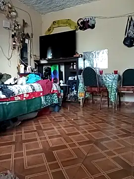 Snapshot of mexosito27 chatting on 09/18/25, 10:45 mexosito27 online show from 09/18/25, 10:45