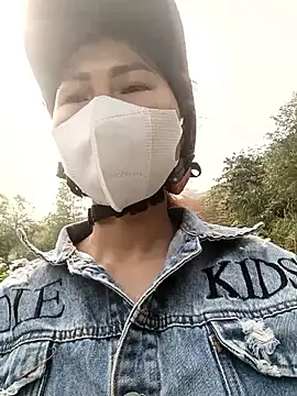 Snapshot of chau1 chatting on 04/05/26, 01:58 chau1 online show from 04/05/26, 01:58