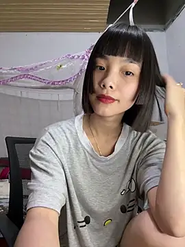 Snapshot of andymi1 chatting on 06/18/26, 12:53 andymi1 online show from 06/18/26, 12:53