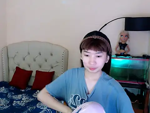 ShantalFoxxy  online show from 05/01/26, 12:15