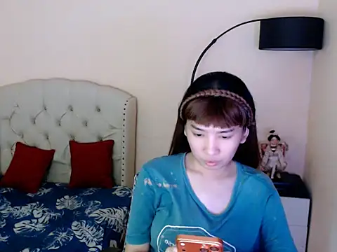 Snapshot of ShantalFoxxy_ chatting on 06/04/26, 12:05 ShantalFoxxy online show from 06/04/26, 12:05