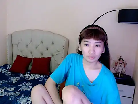 Snapshot of ShantalFoxxy_ chatting on 06/16/26, 02:47 ShantalFoxxy online show from 06/16/26, 02:47