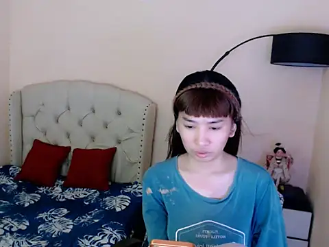Snapshot of ShantalFoxxy_ chatting on 06/18/26, 12:22 ShantalFoxxy online show from 06/18/26, 12:22