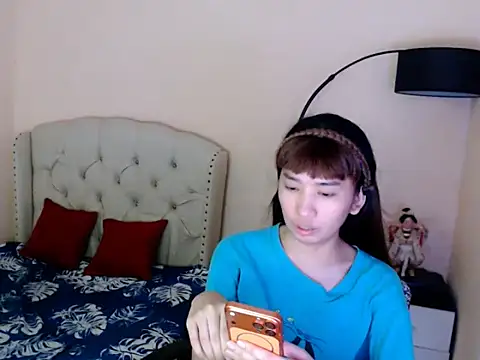 Snapshot of ShantalFoxxy_ chatting on 06/19/26, 12:37 ShantalFoxxy online show from 06/19/26, 12:37