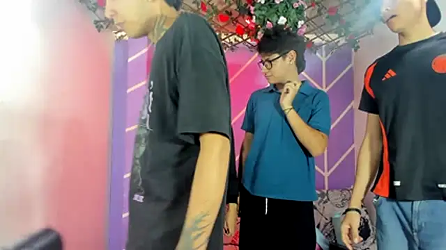 lau and boys18 online show from 10/25/25, 02:35