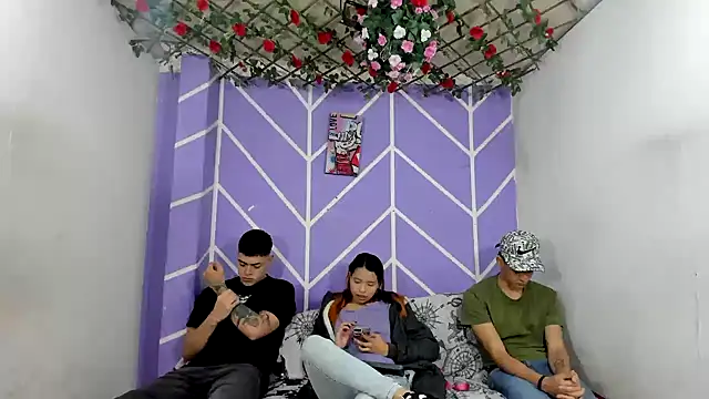 lau and boys18 online show from 11/22/25, 01:21