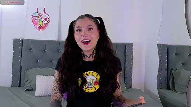 sara queen10 online show from 09/25/25, 05:16