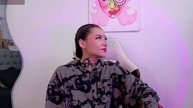 sara queen10 online show from 10/01/25, 01:50