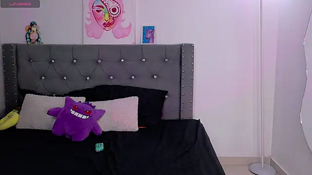 sara queen10 online show from 10/29/25, 02:47