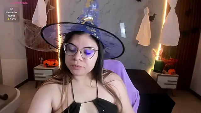 shasha bloom online show from 10/31/25, 01:12