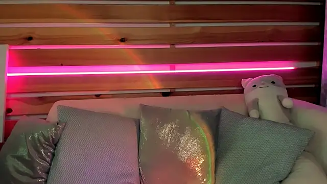 Lori Williams online show from 10/22/25, 01:06