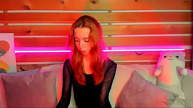 Lori Williams online show from 12/03/25, 01:02