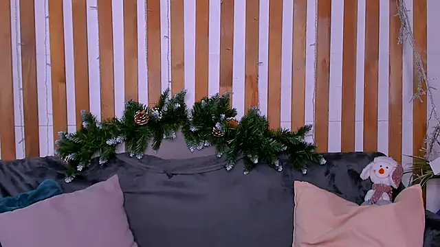 Lori Williams online show from 12/22/25, 01:02