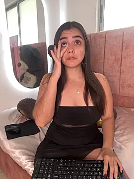 Snapshot of salomecute21 chatting on 10/24/25, 11:50 salomecute21 online show from 10/24/25, 11:50