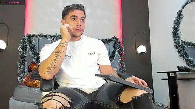 Liam walk  online show from 12/04/25, 11:24