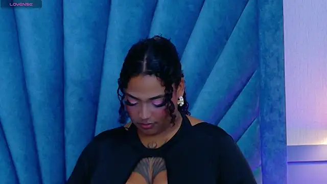 Cristal-Jonnes online show from 12/05/25, 03:04