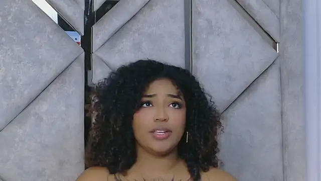 Cristal-Jonnes online show from 04/06/26, 04:46