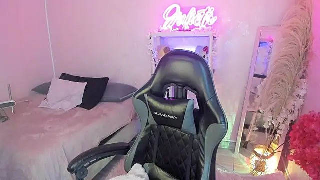 JuliethMoss online show from 04/17/26, 09:07