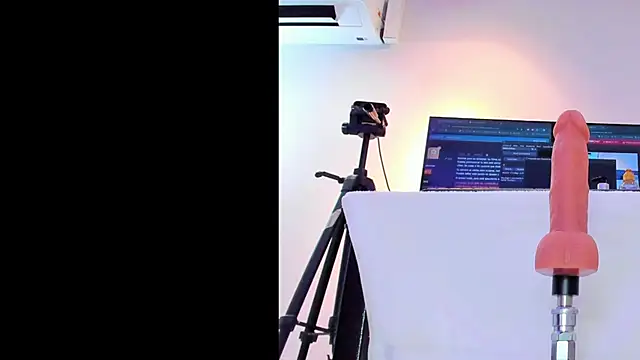 maily zanss online show from 10/15/25, 07:36