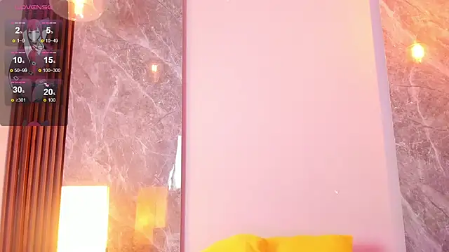 Emma hunter  online show from 11/17/25, 04:18