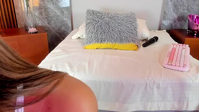 Emma hunter  online show from 01/07/26, 04:04