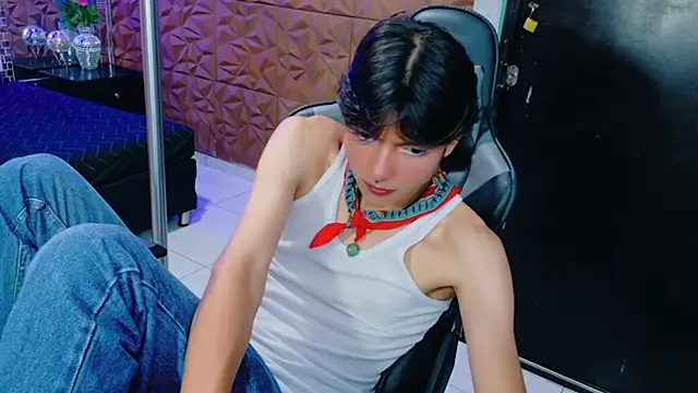 alandelrey57 online show from 10/17/25, 10:23