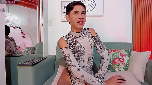 Snapshot of JoshuaSanzz chatting on 09/23/25, 04:04 JoshuaSanzz online show from 09/23/25, 04:04