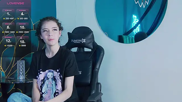 Snapshot of RavennMoonn chatting on 09/13/25, 07:46 RavennMoonn online show from 09/13/25, 07:46