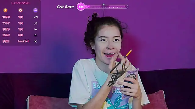 Snapshot of RavennMoonn chatting on 09/17/25, 07:59 RavennMoonn online show from 09/17/25, 07:59