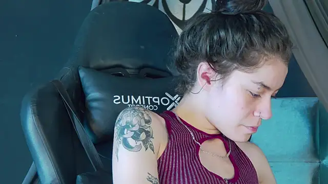 Snapshot of RavennMoonn chatting on 09/22/25, 08:00 RavennMoonn online show from 09/22/25, 08:00