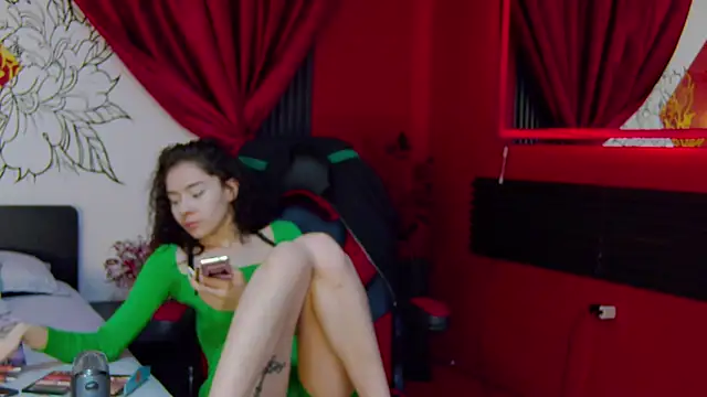 Snapshot of RavennMoonn chatting on 10/03/25, 07:33 RavennMoonn online show from 10/03/25, 07:33