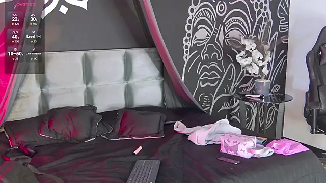 Snapshot of RavennMoonn chatting on 10/07/25, 06:16 RavennMoonn online show from 10/07/25, 06:16