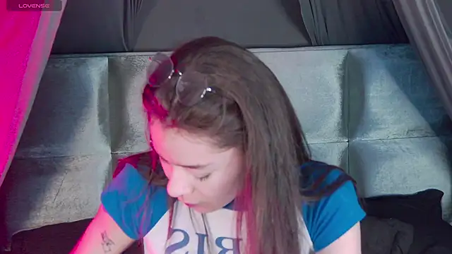 Snapshot of RavennMoonn chatting on 10/08/25, 06:27 RavennMoonn online show from 10/08/25, 06:27