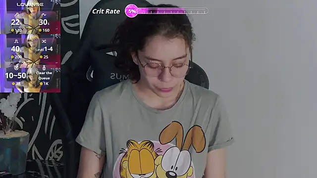 Snapshot of RavennMoonn chatting on 10/09/25, 07:56 RavennMoonn online show from 10/09/25, 07:56