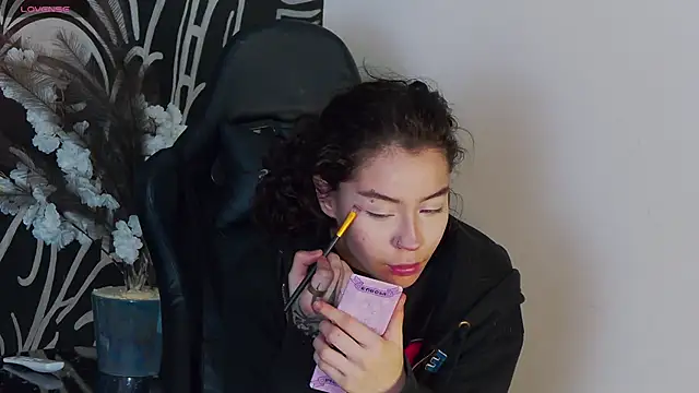 Snapshot of RavennMoonn chatting on 10/11/25, 09:13 RavennMoonn online show from 10/11/25, 09:13