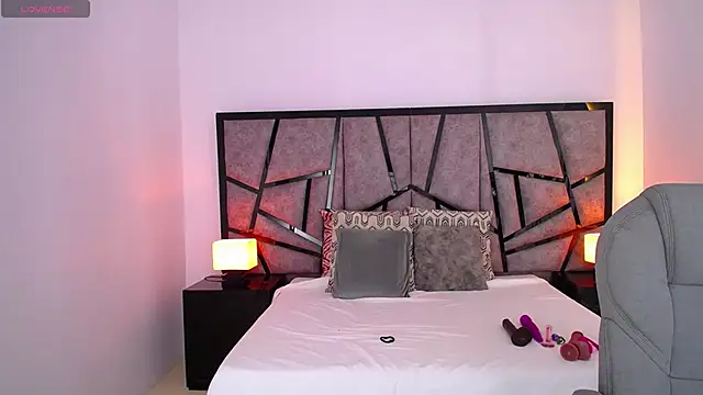 JeinnoveMontenegr0 online show from 11/25/25, 11:54