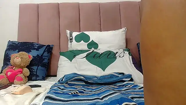 RoundaAssx22 online show from 01/06/26, 07:28