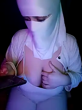 Lamia Queen  online show from 12/18/25, 11:22