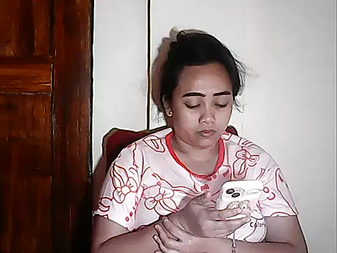 Snapshot of Pinay_Chubby20 chatting on 04/22/26, 09:27 Pinay Chubby20 online show from 04/22/26, 09:27