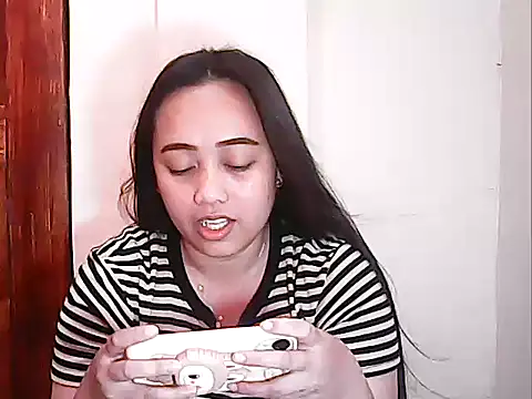Snapshot of Pinay_Chubby20 chatting on 04/28/26, 12:09 Pinay Chubby20 online show from 04/28/26, 12:09