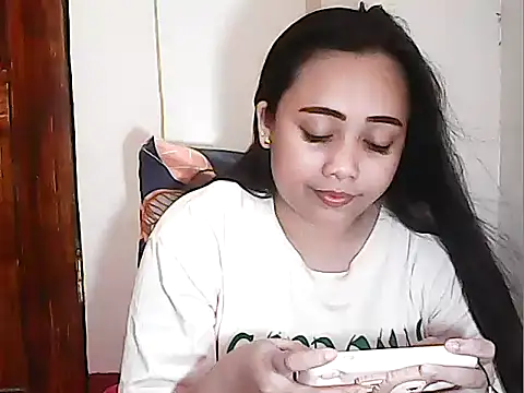 Snapshot of Pinay_Chubby20 chatting on 05/08/26, 12:43 Pinay Chubby20 online show from 05/08/26, 12:43