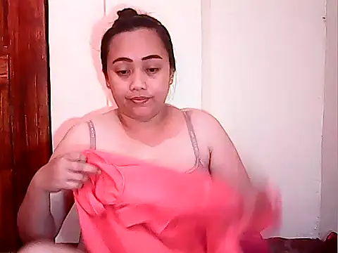 Snapshot of Pinay_Chubby20 chatting on 05/13/26, 12:19 Pinay Chubby20 online show from 05/13/26, 12:19